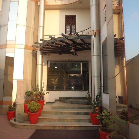 Hotel Airport Residency Ахмедабад Екстериор снимка