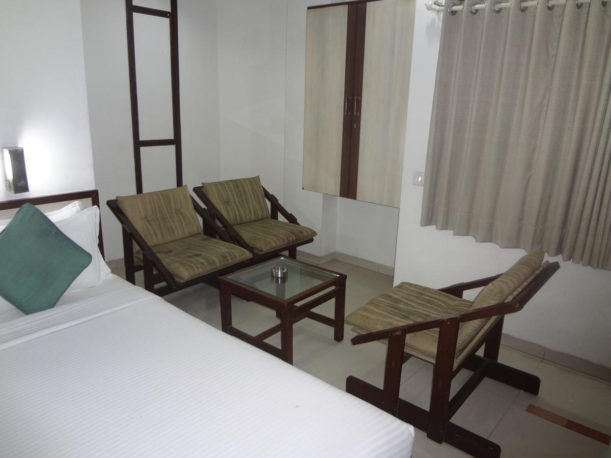 Hotel Airport Residency Ахмедабад Екстериор снимка