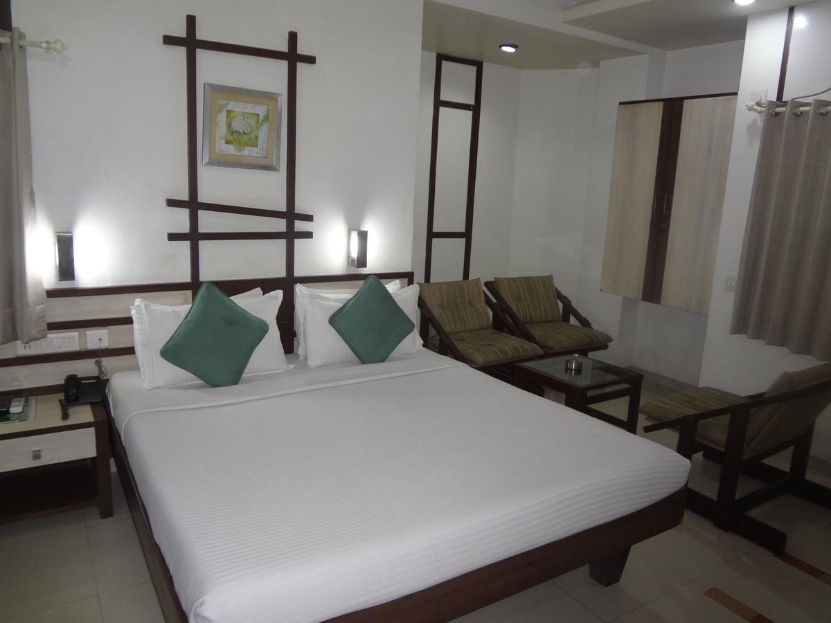 Hotel Airport Residency Ахмедабад Екстериор снимка