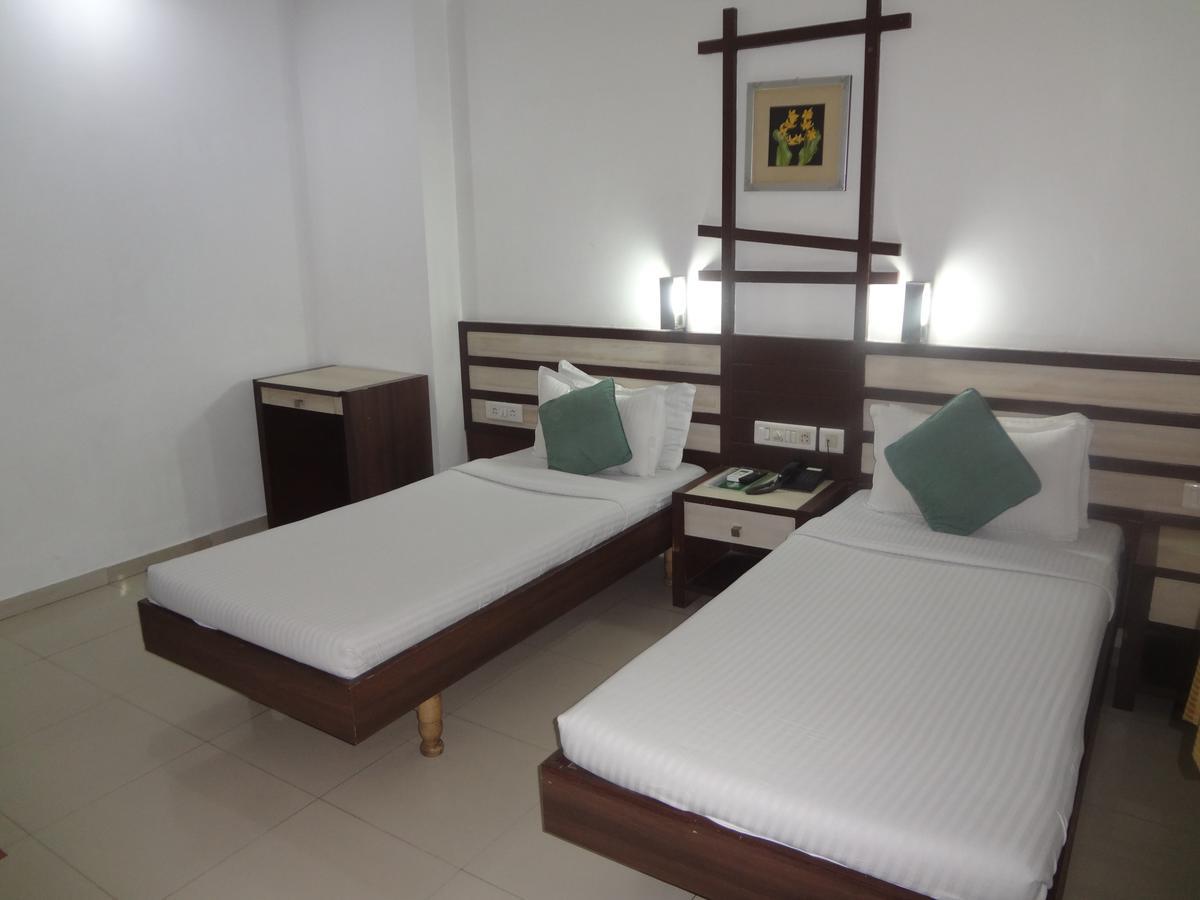 Hotel Airport Residency Ахмедабад Екстериор снимка