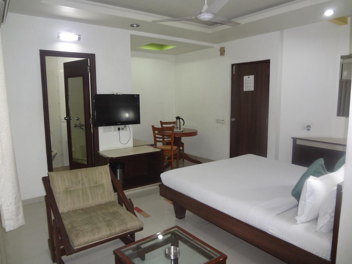 Hotel Airport Residency Ахмедабад Екстериор снимка