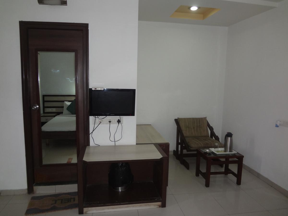Hotel Airport Residency Ахмедабад Екстериор снимка
