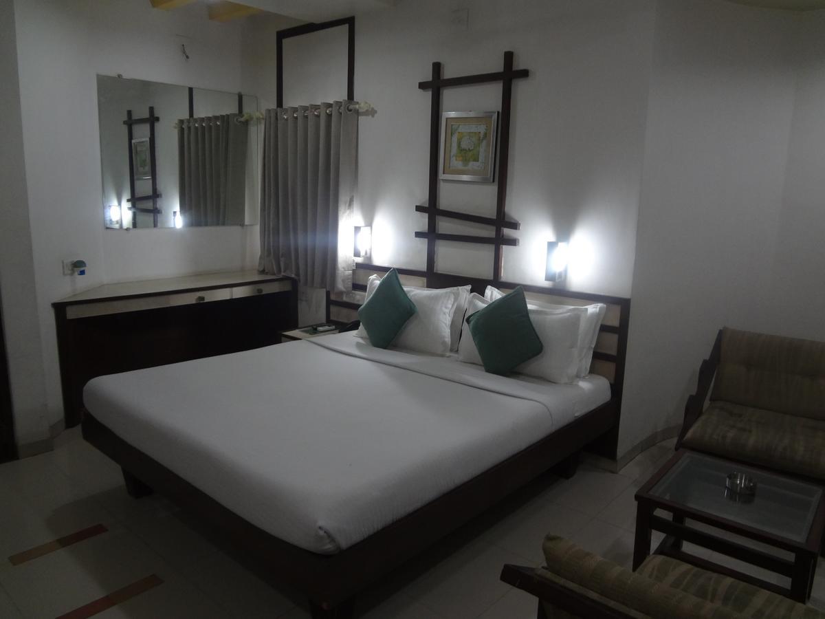 Hotel Airport Residency Ахмедабад Екстериор снимка