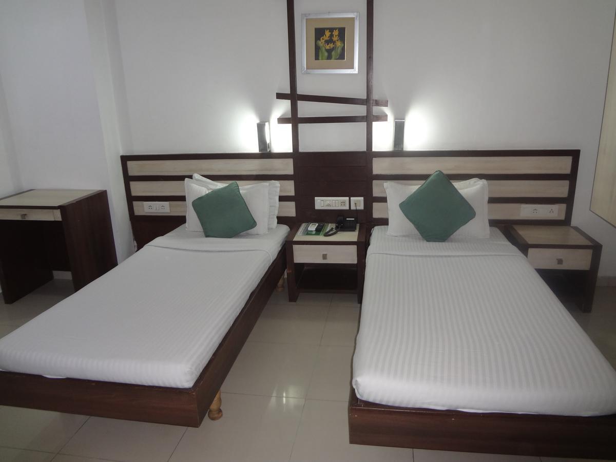 Hotel Airport Residency Ахмедабад Екстериор снимка