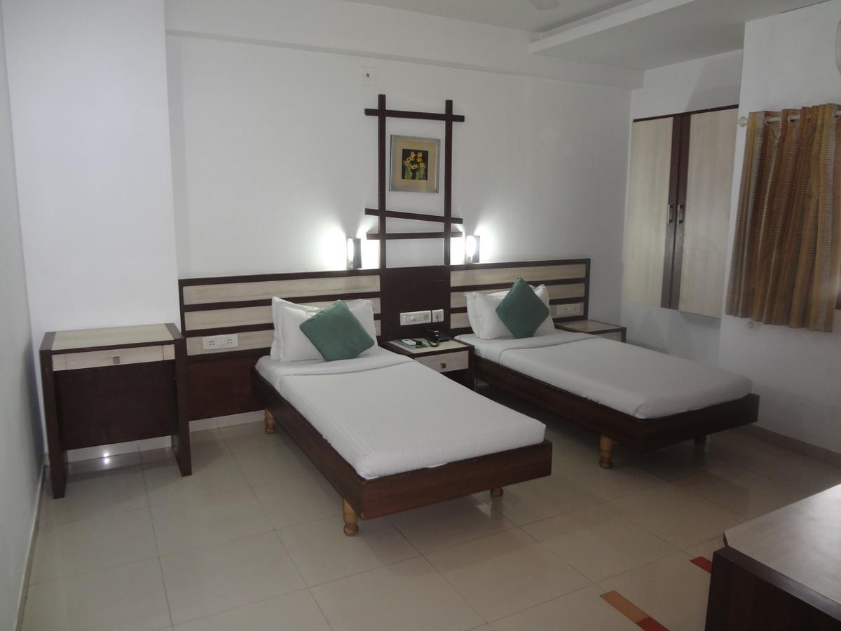Hotel Airport Residency Ахмедабад Екстериор снимка