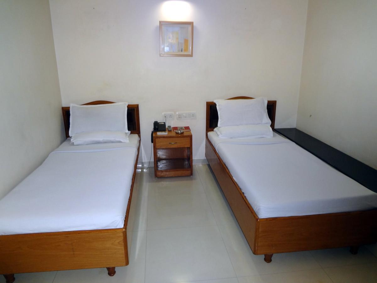 Hotel Airport Residency Ахмедабад Екстериор снимка