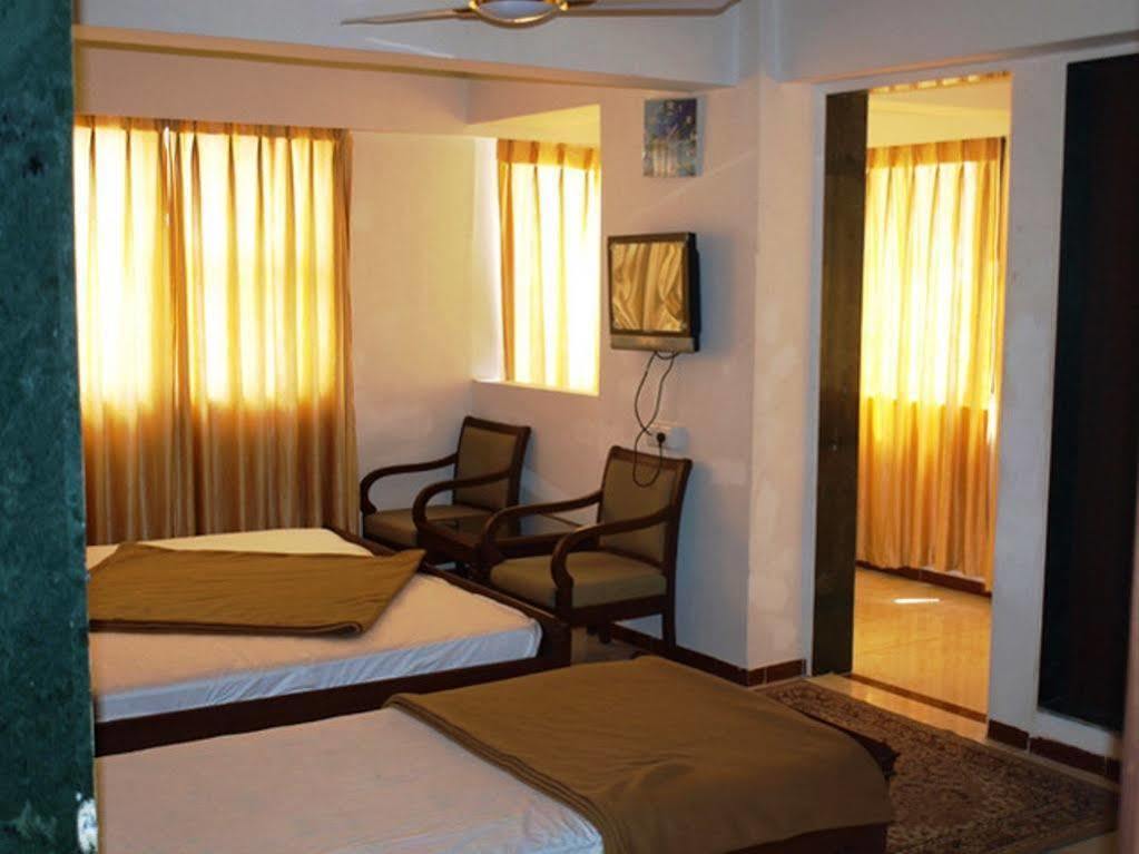 Hotel Airport Residency Ахмедабад Екстериор снимка