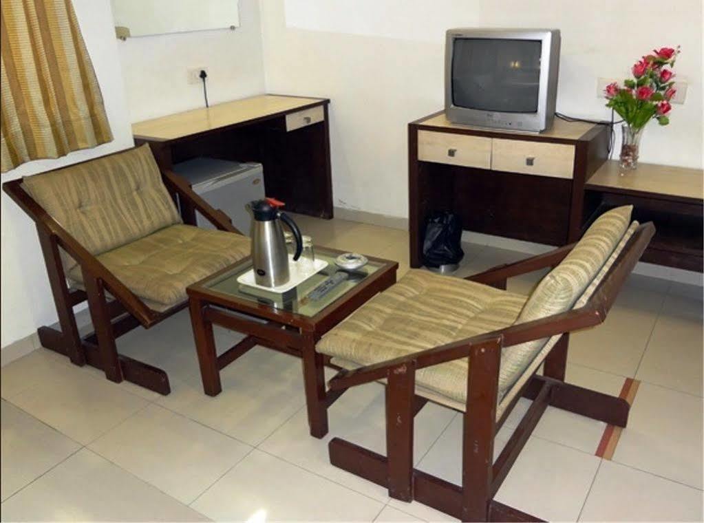 Hotel Airport Residency Ахмедабад Екстериор снимка