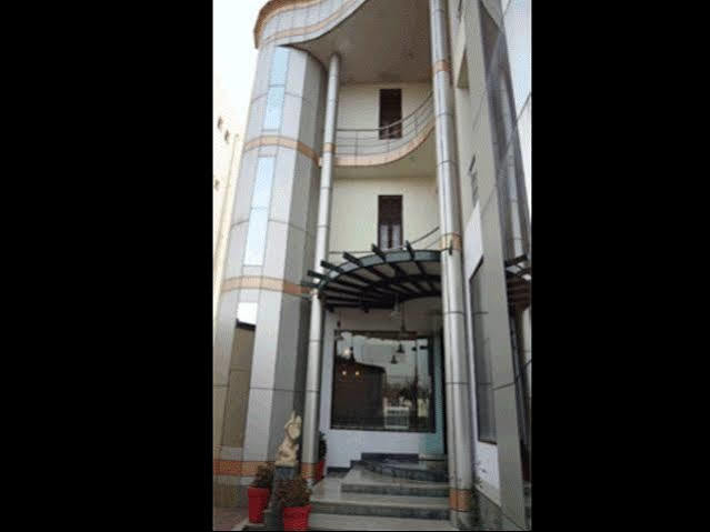 Hotel Airport Residency Ахмедабад Екстериор снимка