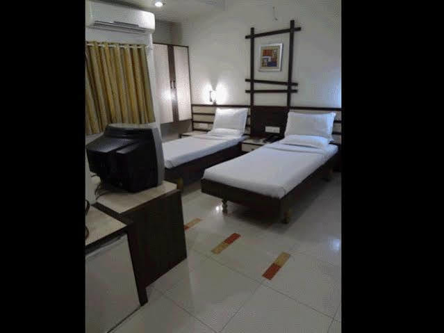 Hotel Airport Residency Ахмедабад Екстериор снимка