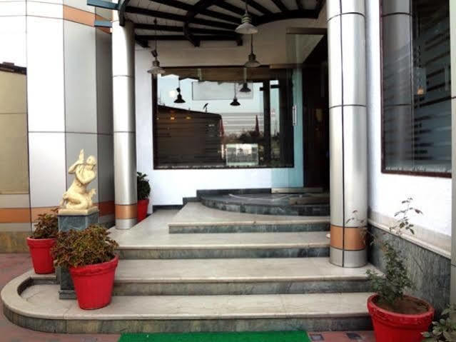 Hotel Airport Residency Ахмедабад Екстериор снимка