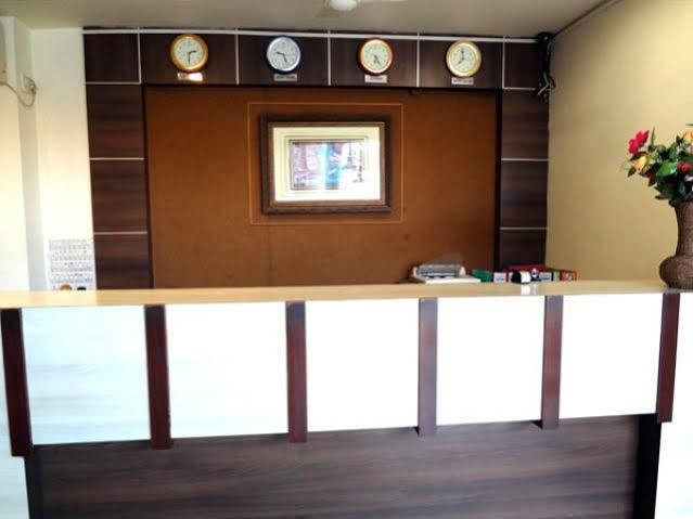 Hotel Airport Residency Ахмедабад Екстериор снимка