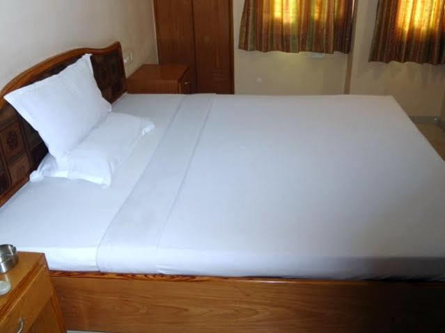 Hotel Airport Residency Ахмедабад Екстериор снимка