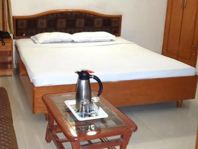 Hotel Airport Residency Ахмедабад Екстериор снимка