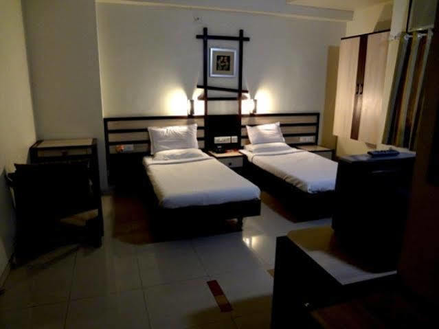Hotel Airport Residency Ахмедабад Екстериор снимка