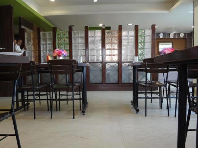 Hotel Airport Residency Ахмедабад Екстериор снимка